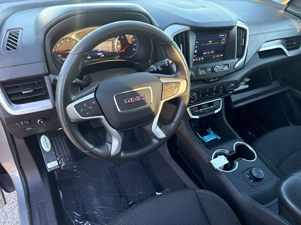 Used 2024 Sterling Metallic GMC SLE image 9