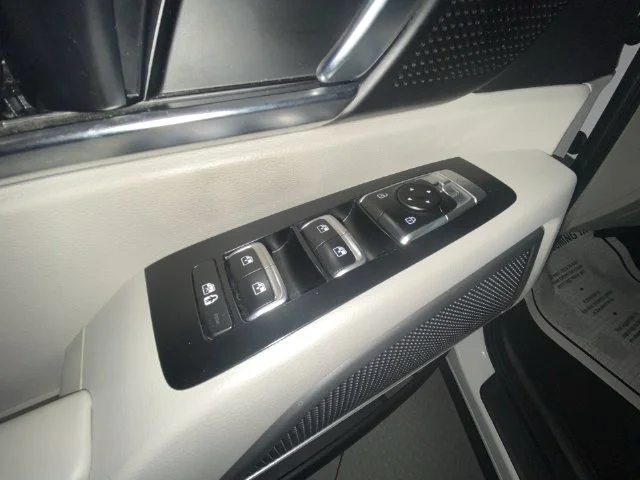 Used 2021 White Kia EX image 13