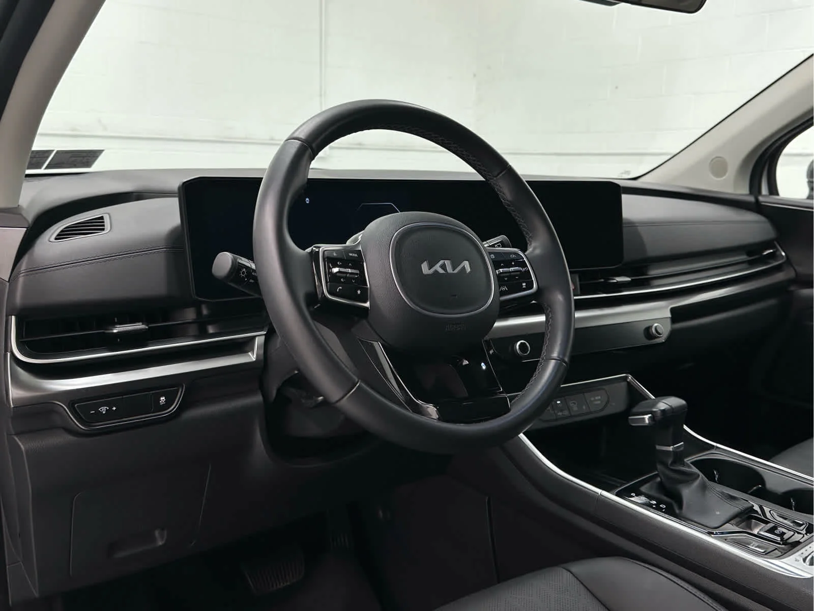 Used 2025 Snow White Pearl Kia SX image 10