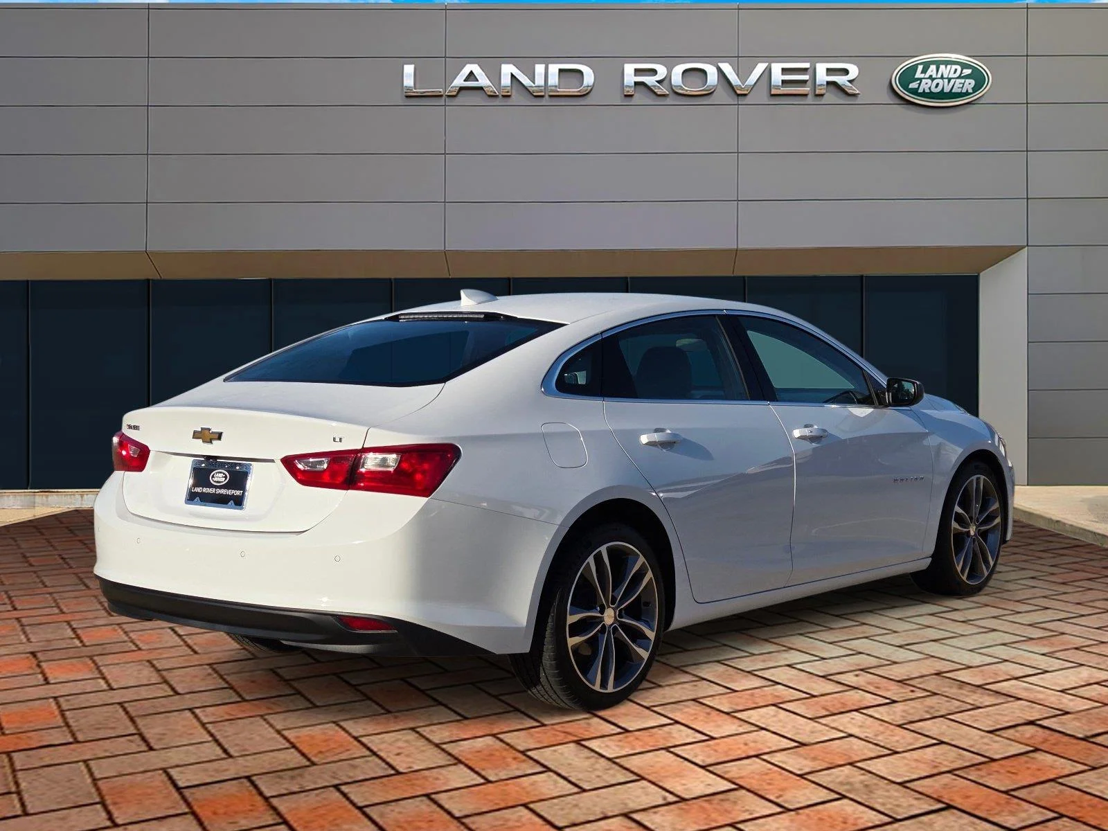 Used 2025 Summit White Chevrolet LT image 4