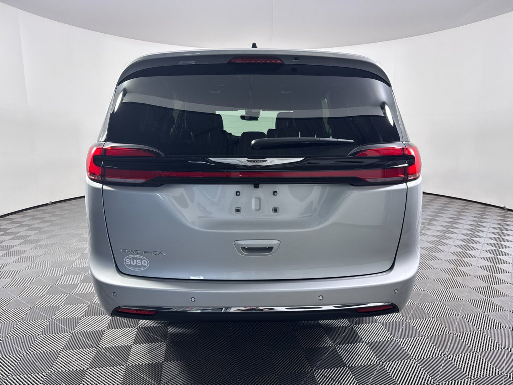 2026 Chrysler Pacifica Select - Photo 11