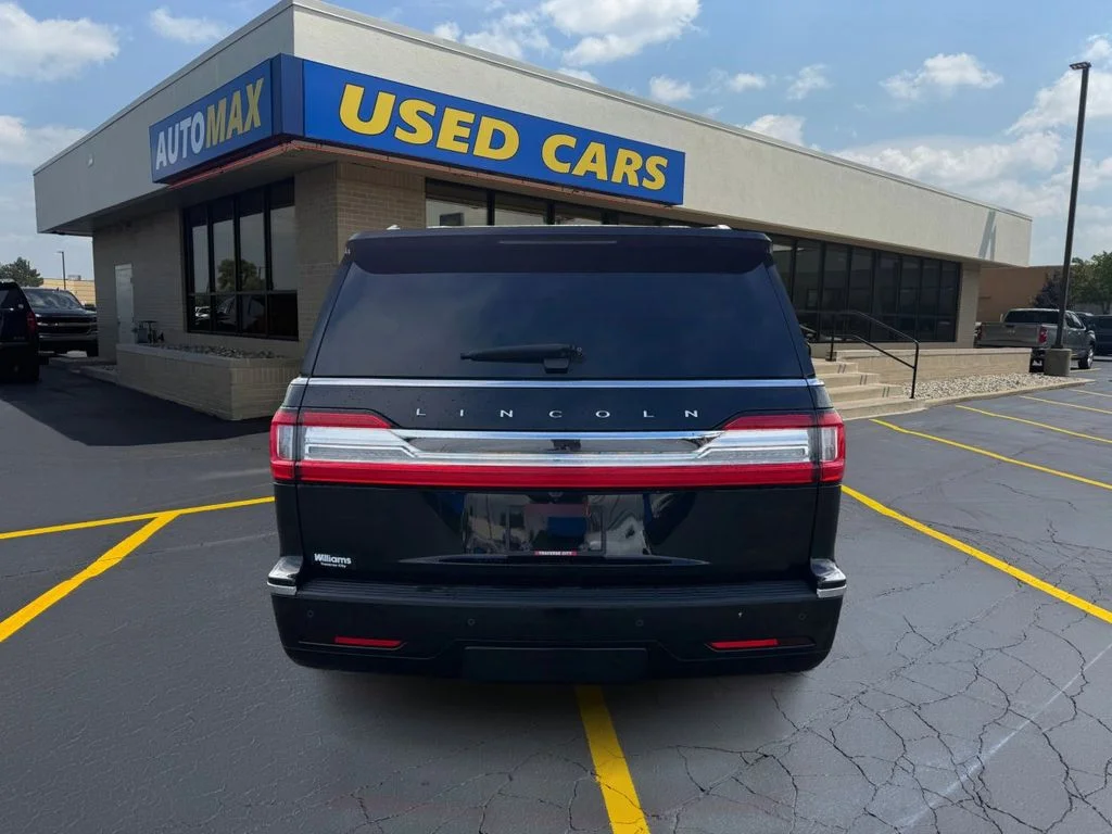 Used 2019 Black Metallic Lincoln Reserve image 6