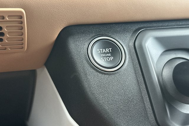 Used 2025 Black Land Rover S image 22