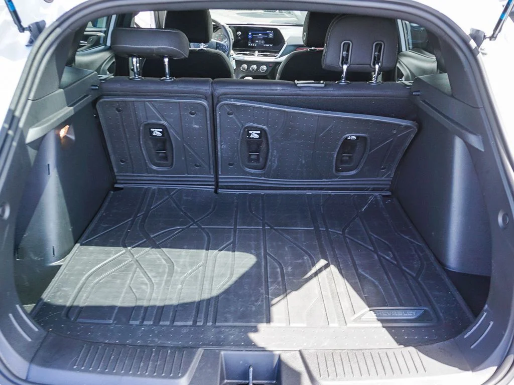 Used 2026 White Chevrolet 1RS image 24