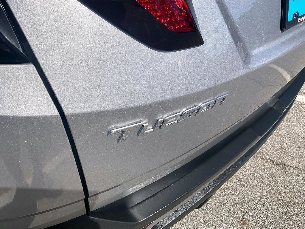 Used 2024 Silver Hyundai SE image 27