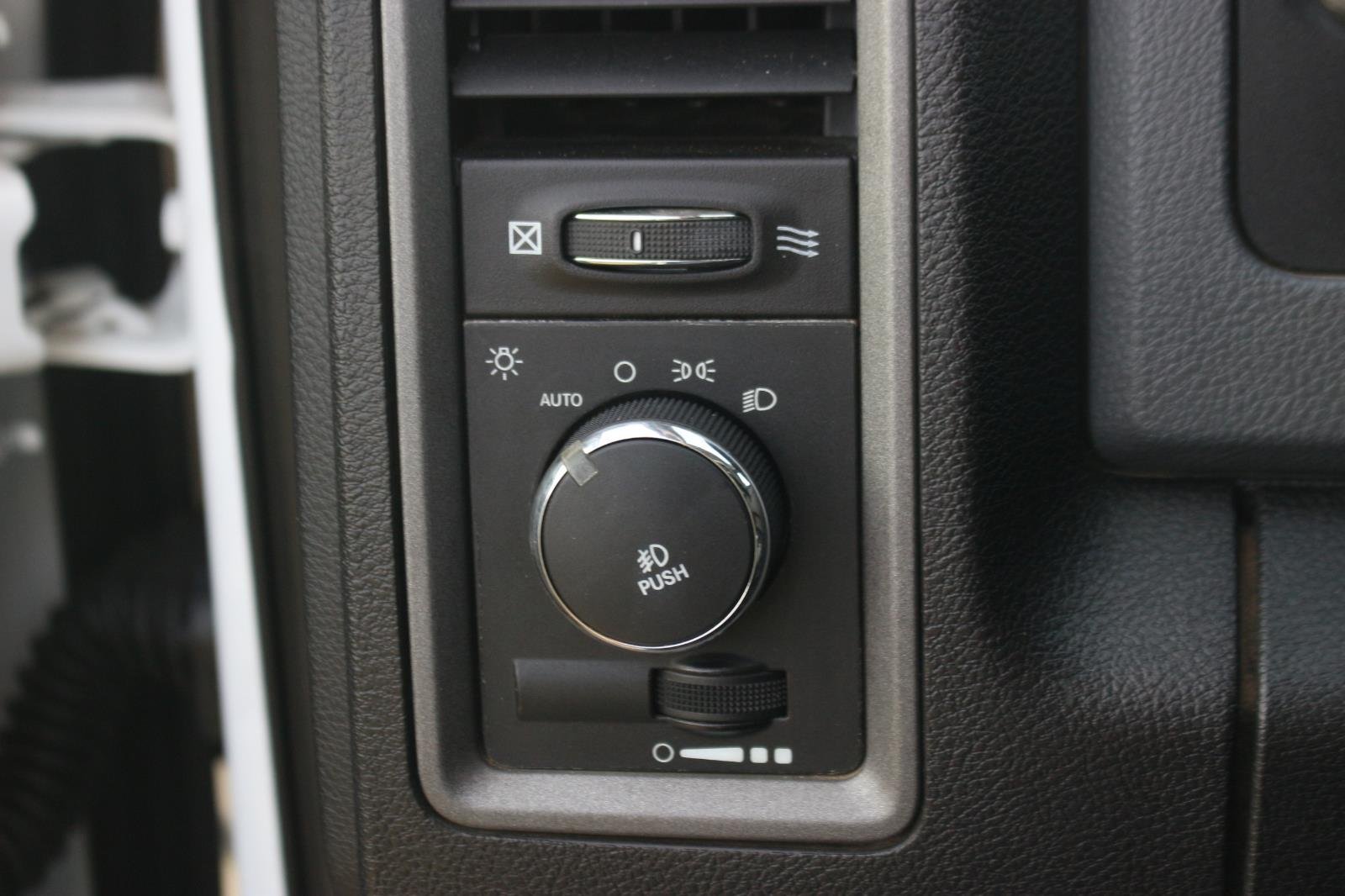 Used 2014 Bright White Clearcoat Ram Tradesman image 23