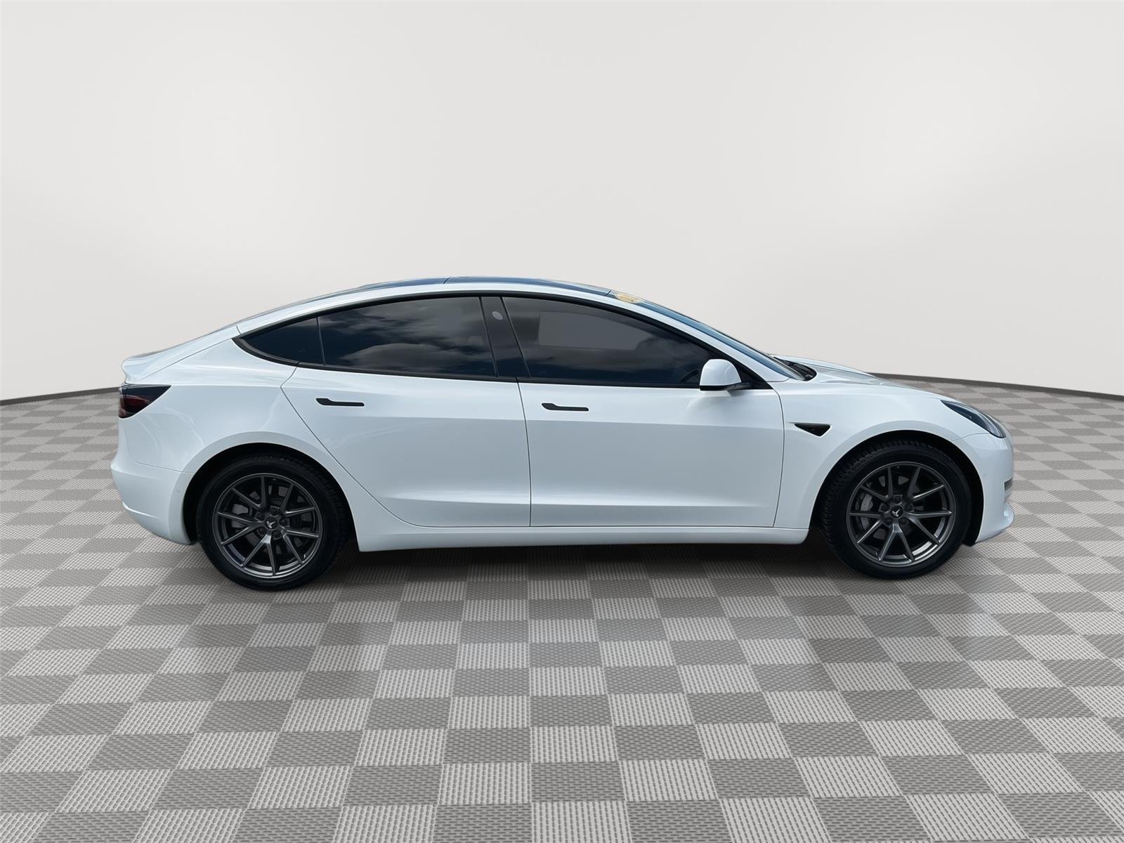 Used 2022  Tesla Long Range image 25