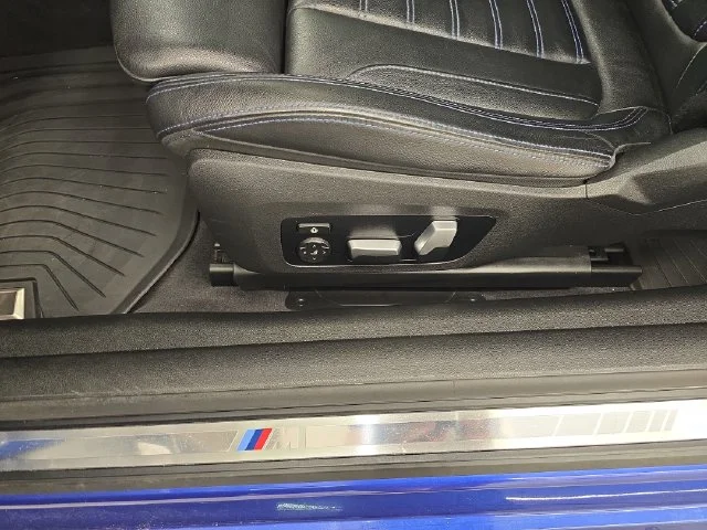 Used 2021 Portimao Blue Metallic BMW M440i xDrive image 32