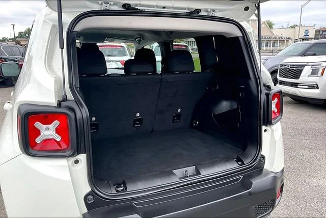 Used 2023 White Jeep Trailhawk image 32