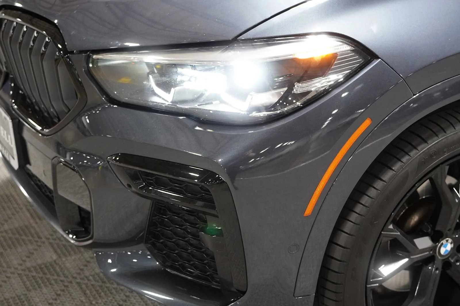 Used 2022 Arctic Grey Metallic BMW xDrive40i image 7