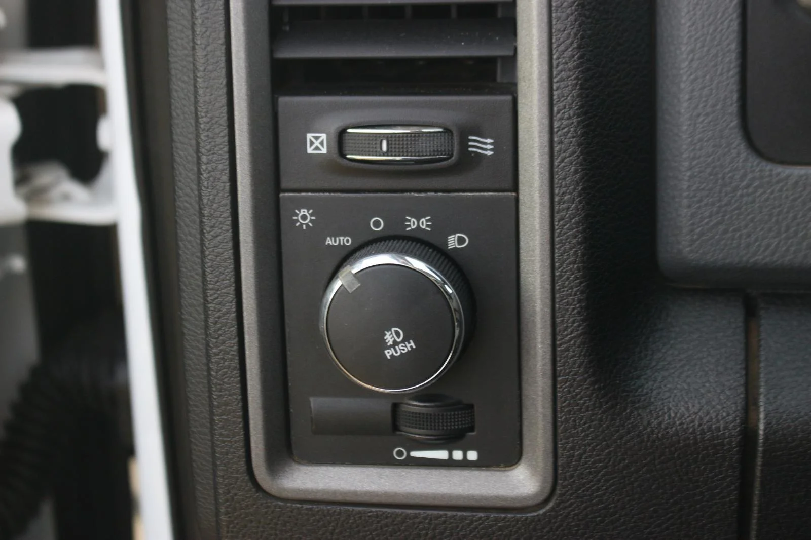 Used 2014 White Ram Tradesman image 23