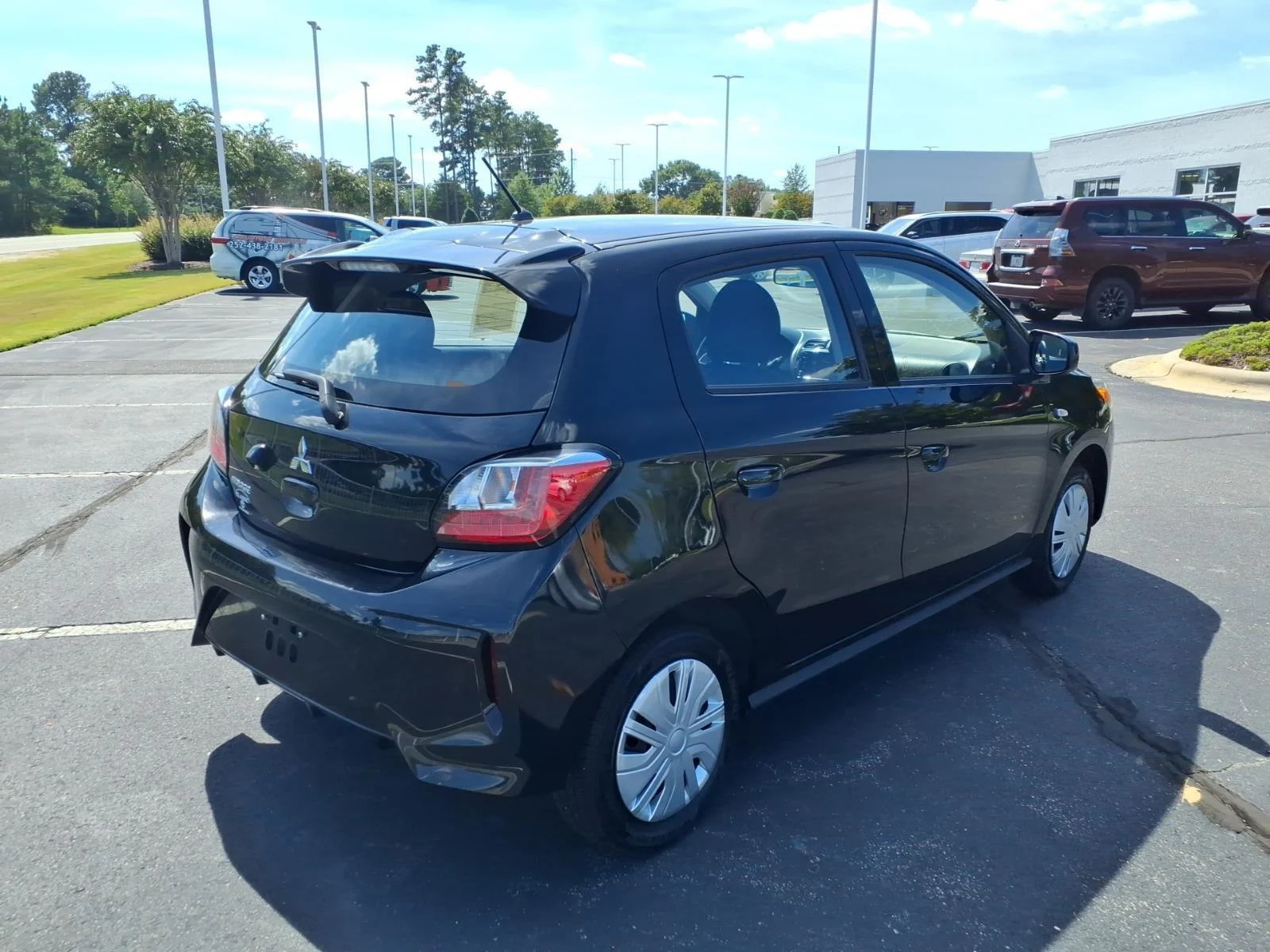 Used 2024  MITSUBISHI  image 2