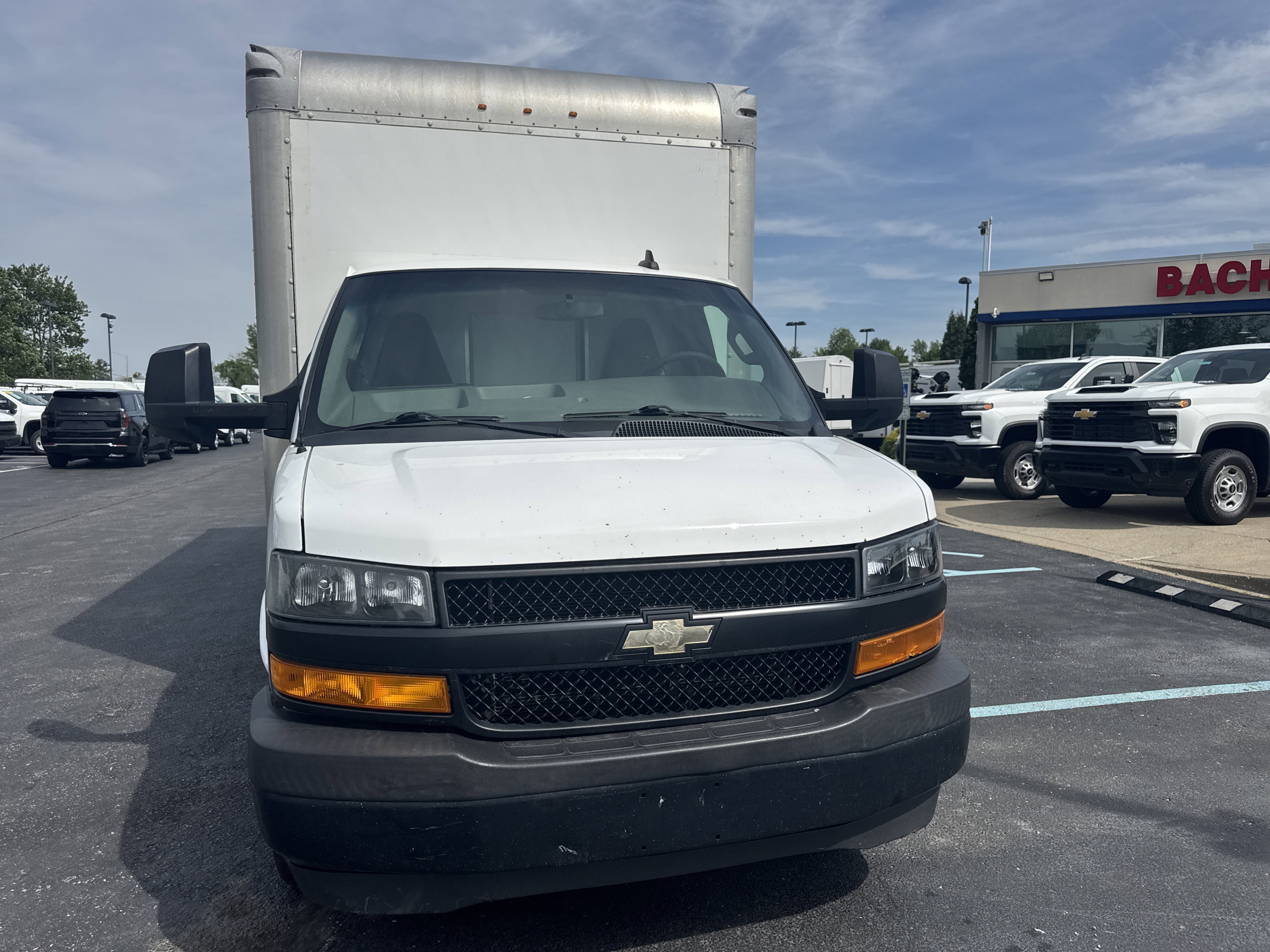 Used 2018 Summit White Chevrolet  image 13