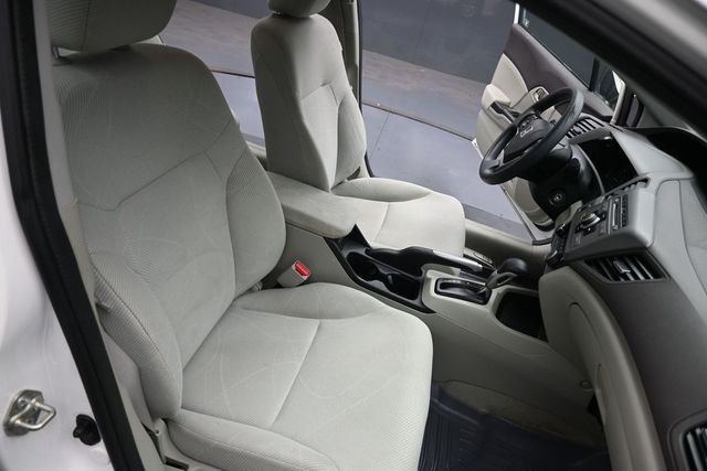 Used 2012 White Honda LX image 27