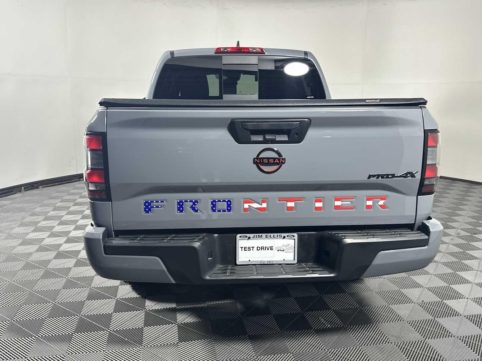 Used 2024 Boulder Gray Pearl Nissan PRO-4X image 10