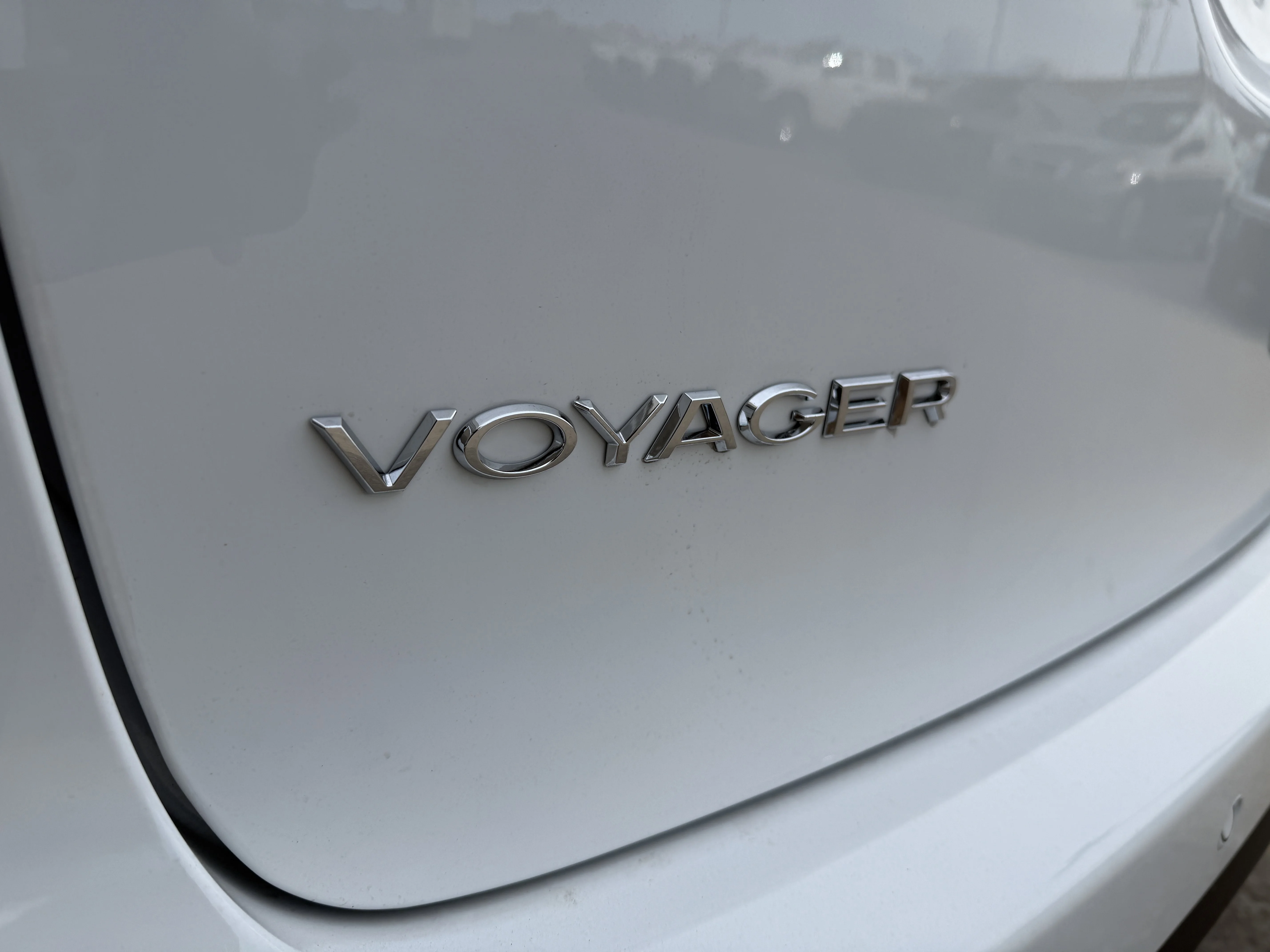 New 2026 Bright White Clear-Coat Exterior Paint Chrysler LX image 9
