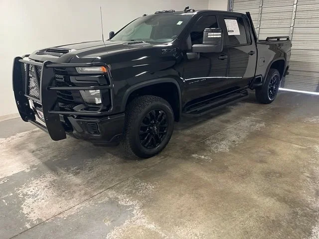 Used 2025 Black Chevrolet Custom image 3