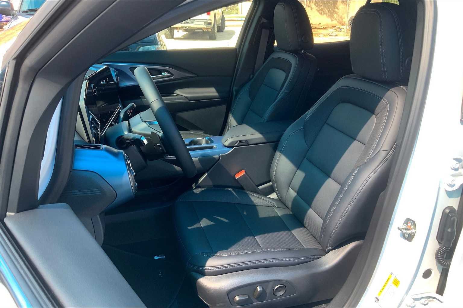 2026 Chevrolet Equinox EV 2LT - Photo 9