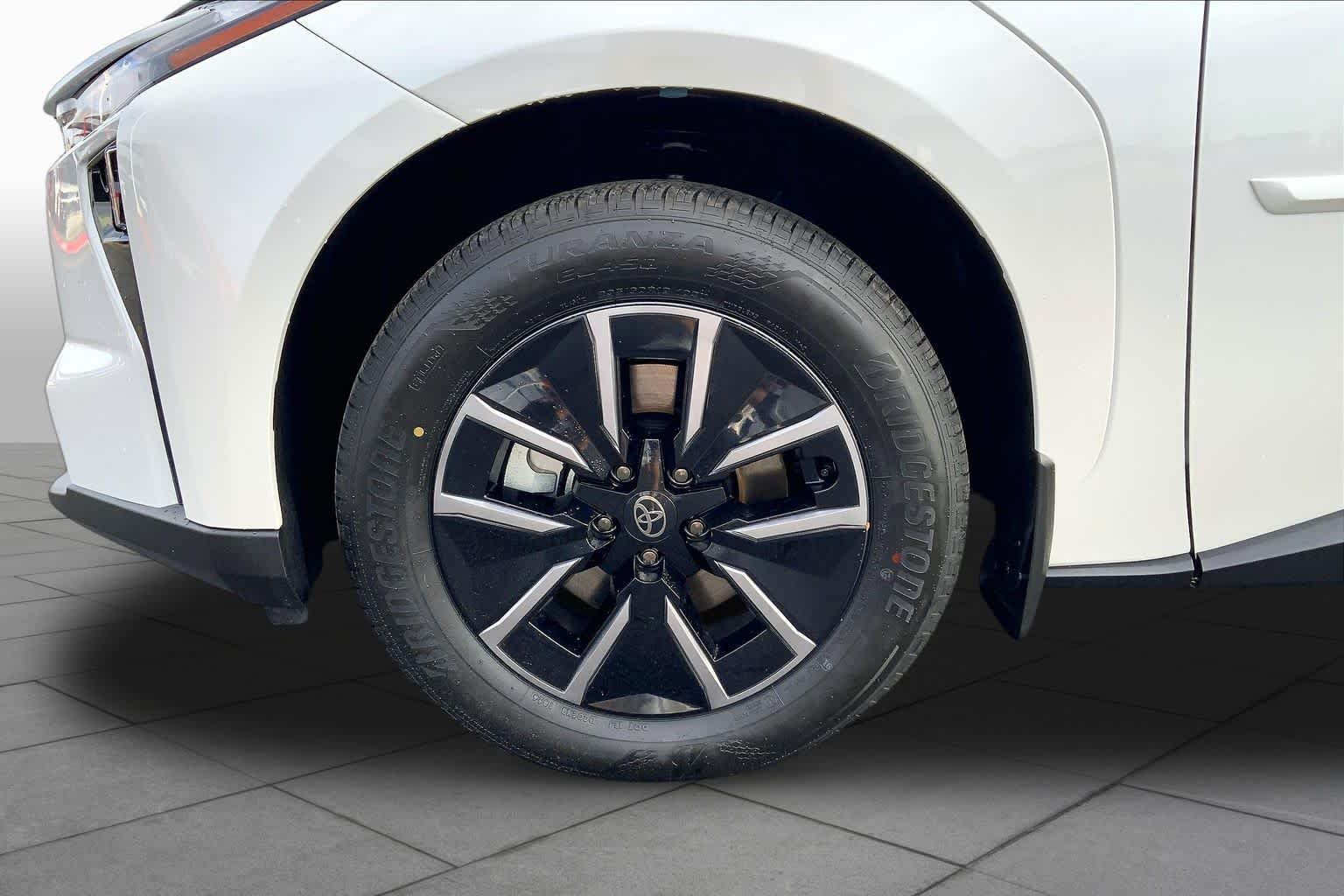 Used 2026 Wind Chill Pearl Toyota XLE Plus image 10
