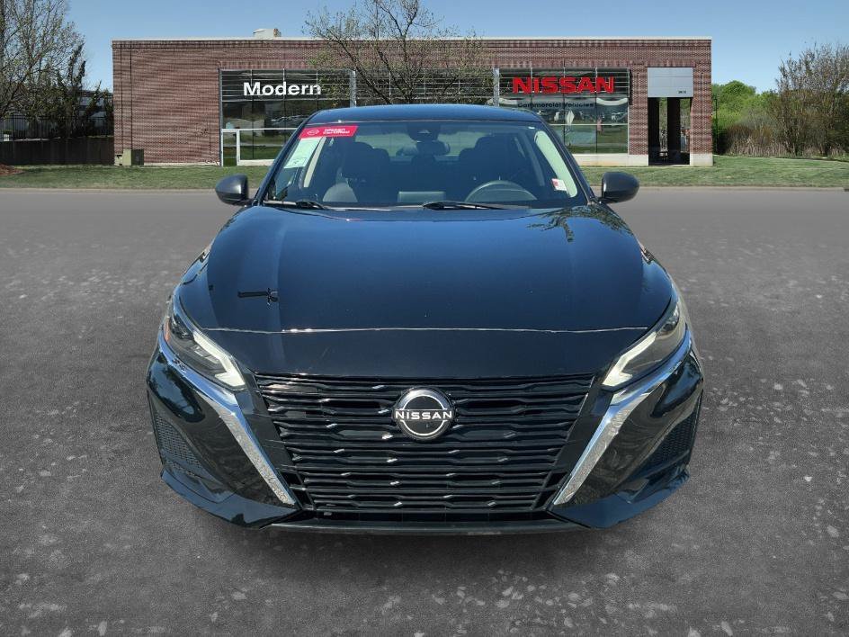 Used 2024 Super Black Nissan 2.5 SV image 6