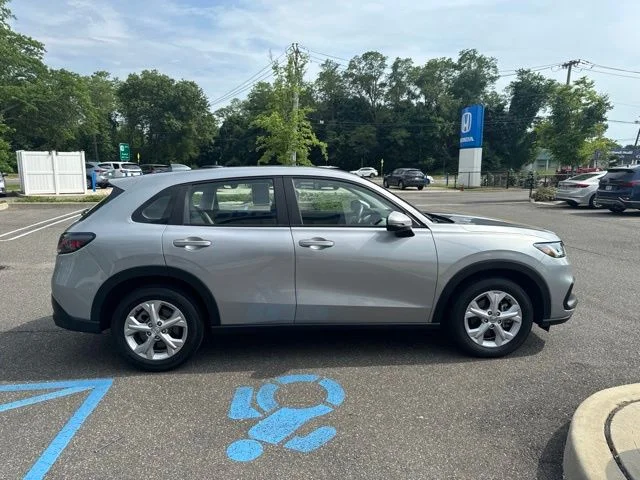 Certified Used 2023 Lunar Silver Metallic Honda LX image 9