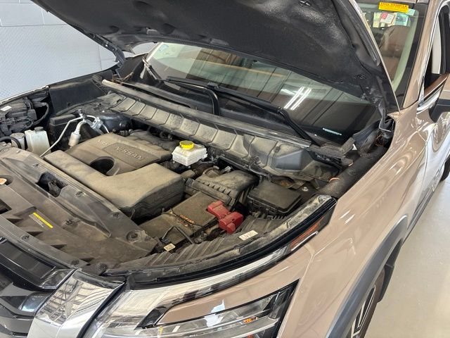 Used 2023 Beige Nissan Platinum image 17