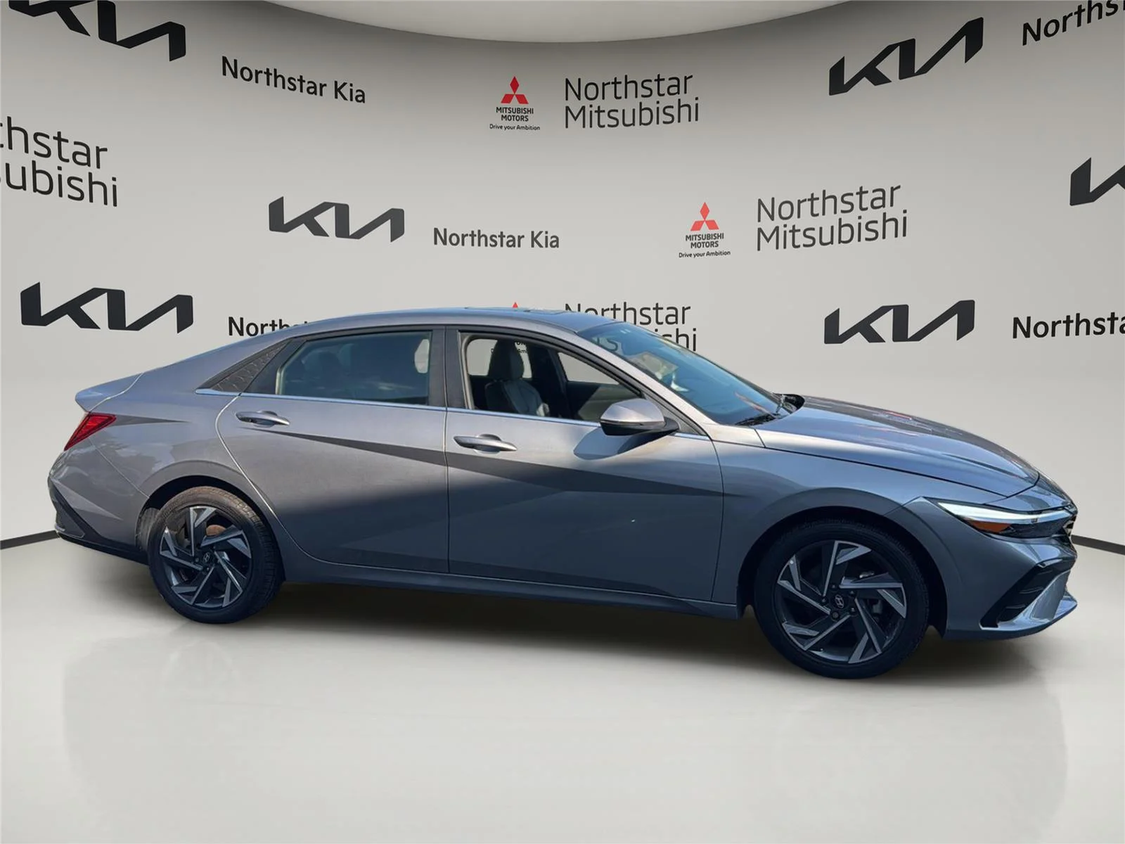 Used 2024 Fluid Metal Hyundai Limited image 6