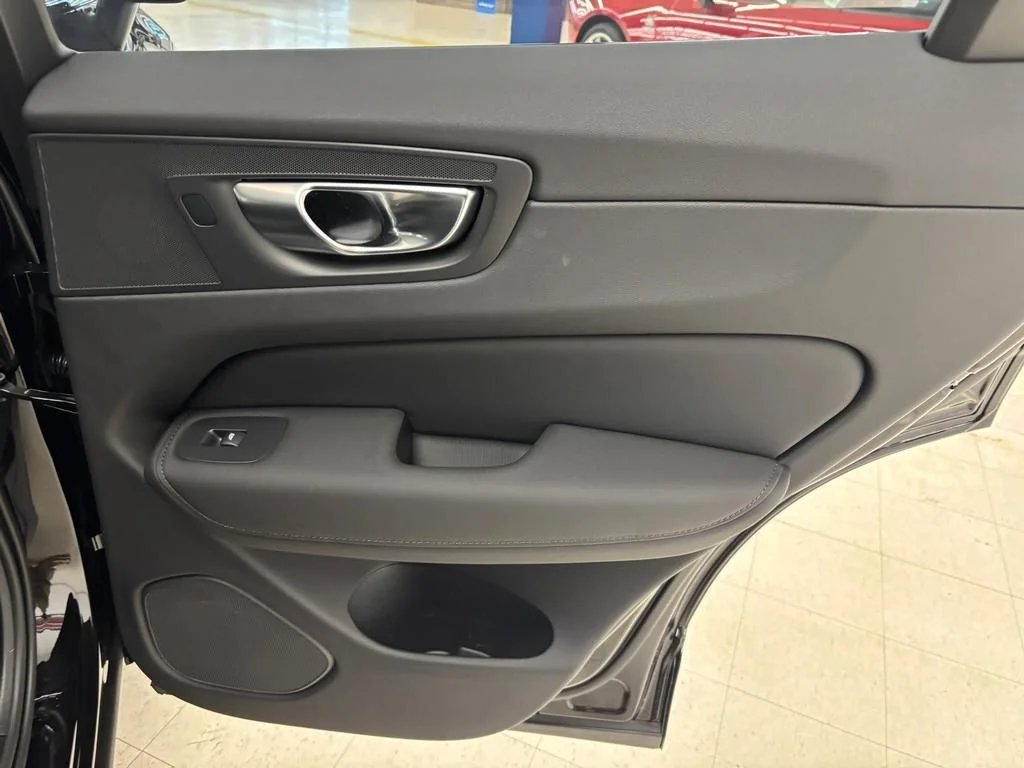2026 Volvo XC60 Plus - Photo 15