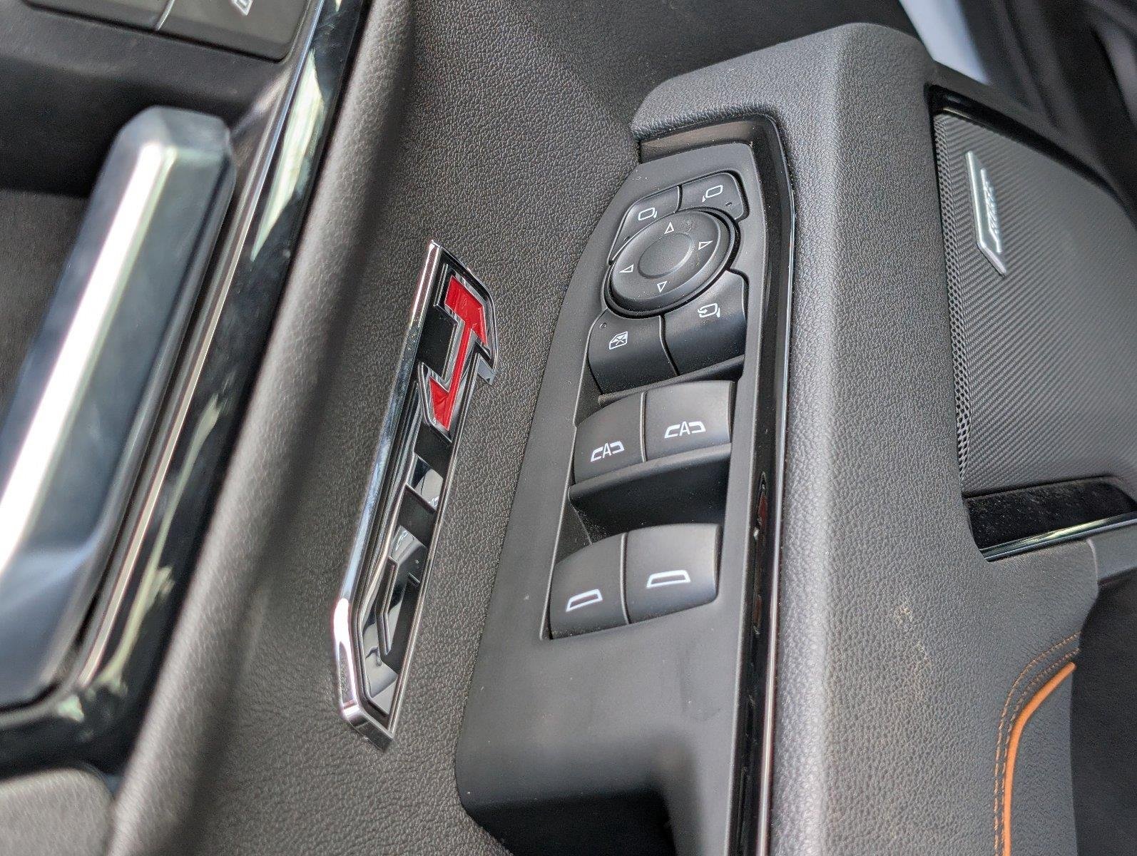 Used 2025 Summit White GMC AT4 image 18