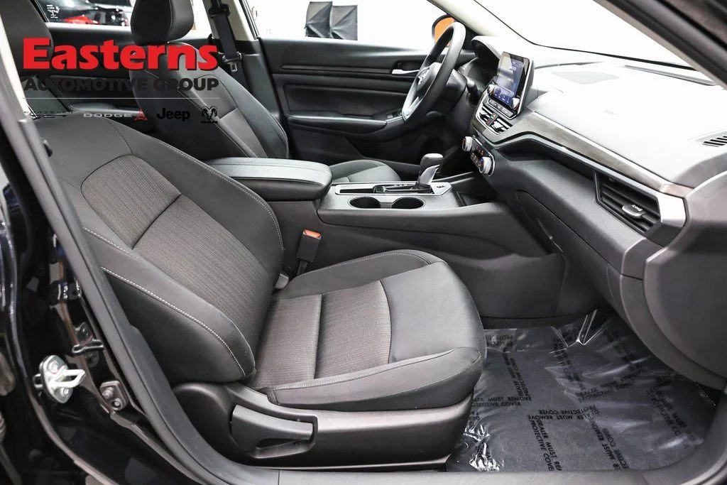 Used 2025 Black Nissan 2.5 SV image 21