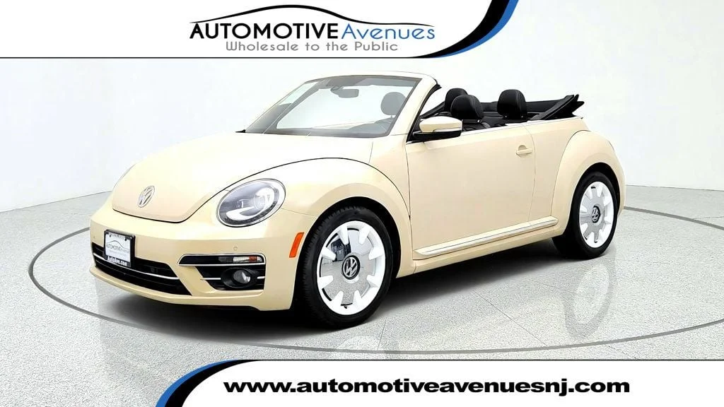 Used 2019 Deep Black Pearl Metallic/Black Roof Volkswagen SE Automatic image 1