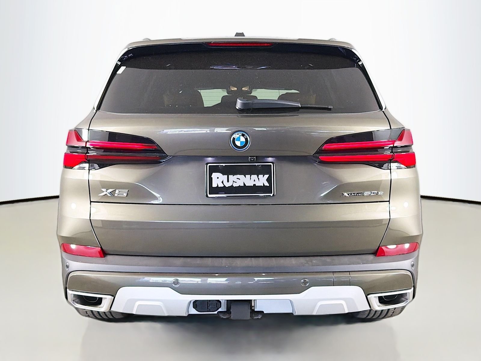 New 2026 Manhattan Green Metallic BMW xDrive50e image 6