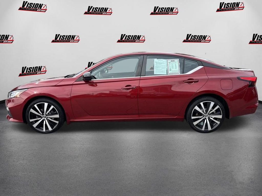 Used 2020 Red Nissan 2.5 SR image 8