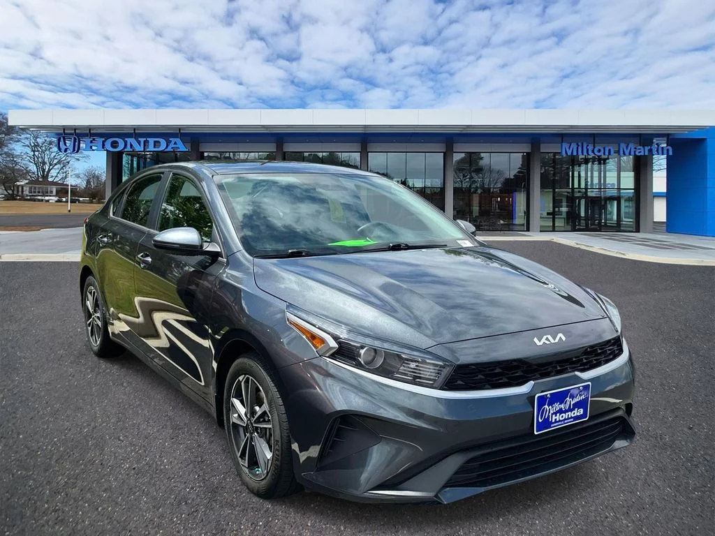 2024 Kia Forte LXS AT's photo