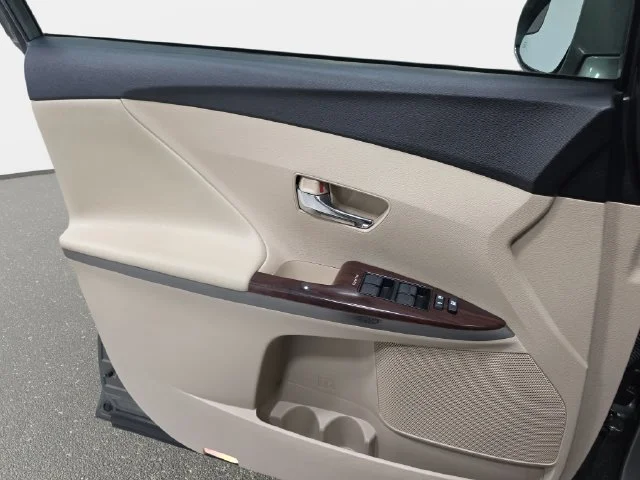 Used 2014 Green Toyota  image 26
