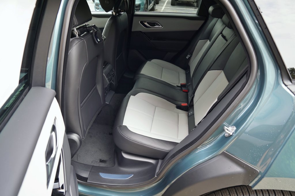 New 2026 Giola Green Land Rover P250 image 32
