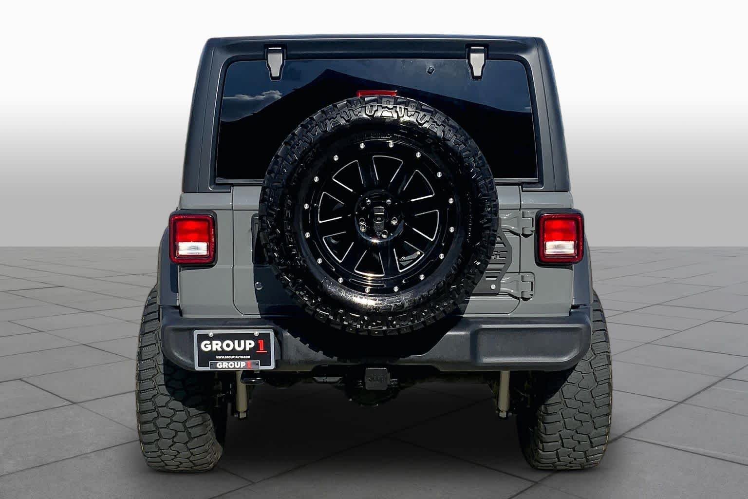 Used 2018 Sting-Gray Clearcoat Jeep Sport S image 5