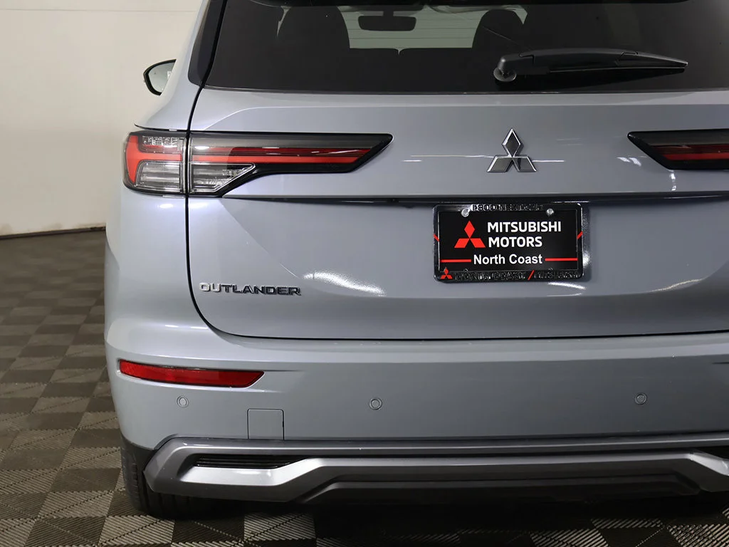 New 2026 Gray Mitsubishi SE image 17