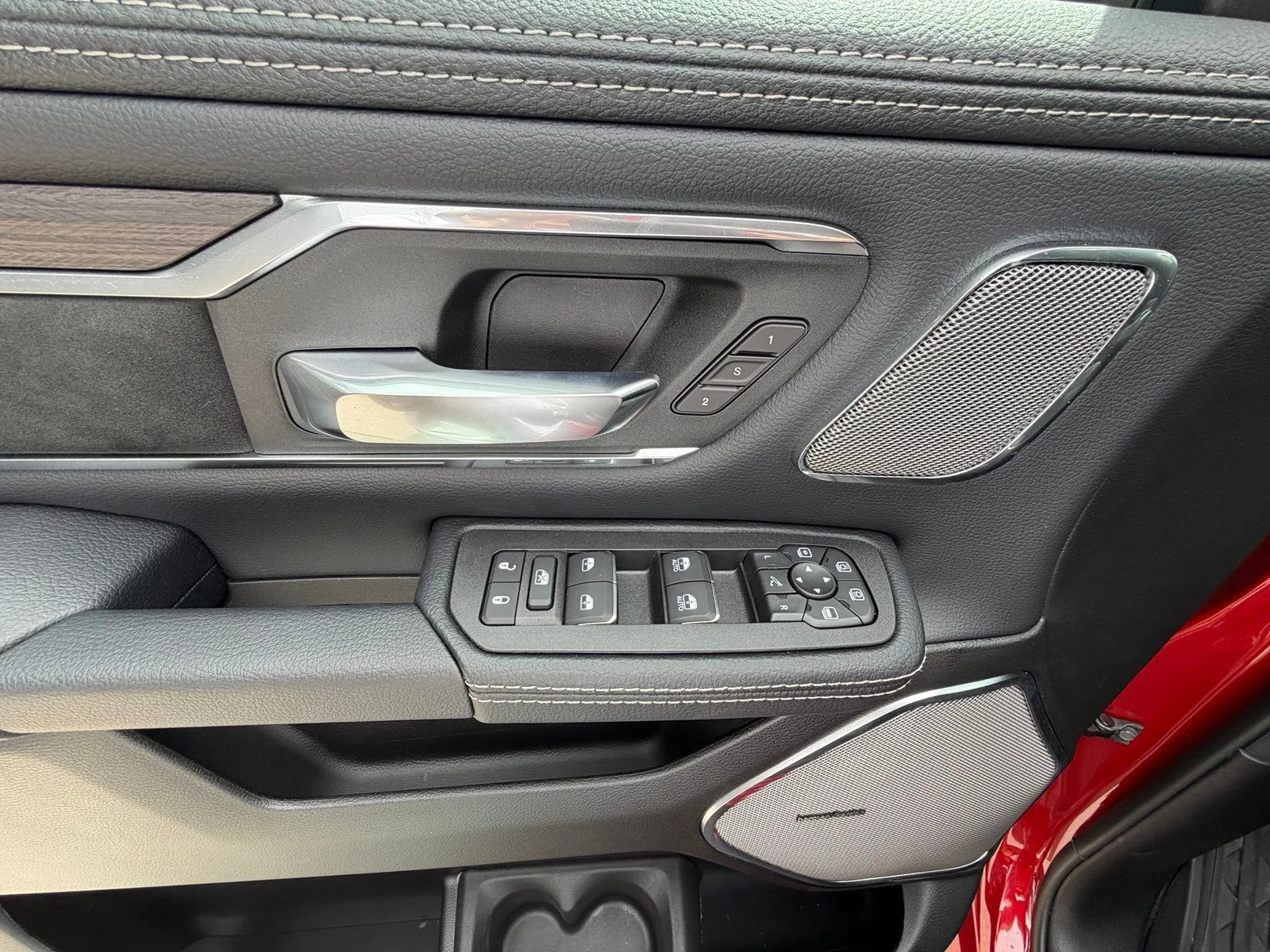 New 2026 Molten Red Pearl-Coat Exterior Paint RAM Laramie image 15