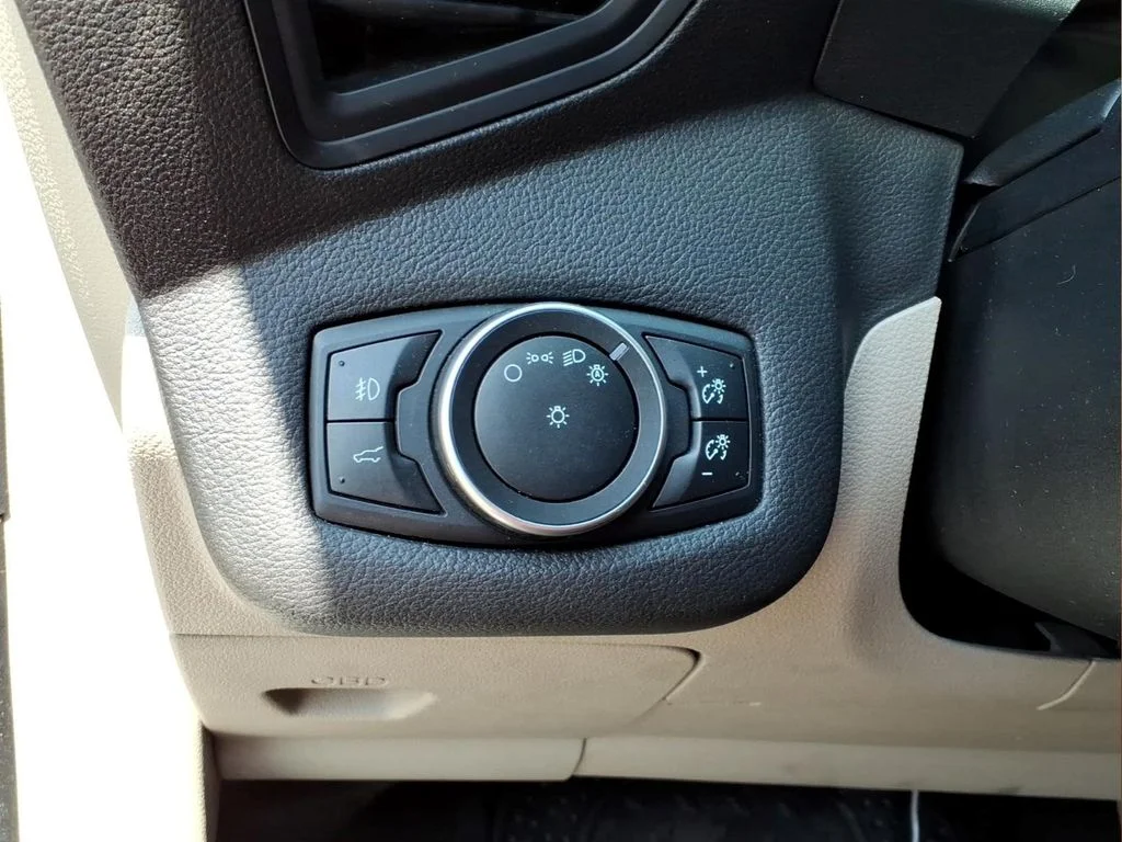 Used 2017 White Ford SE image 15