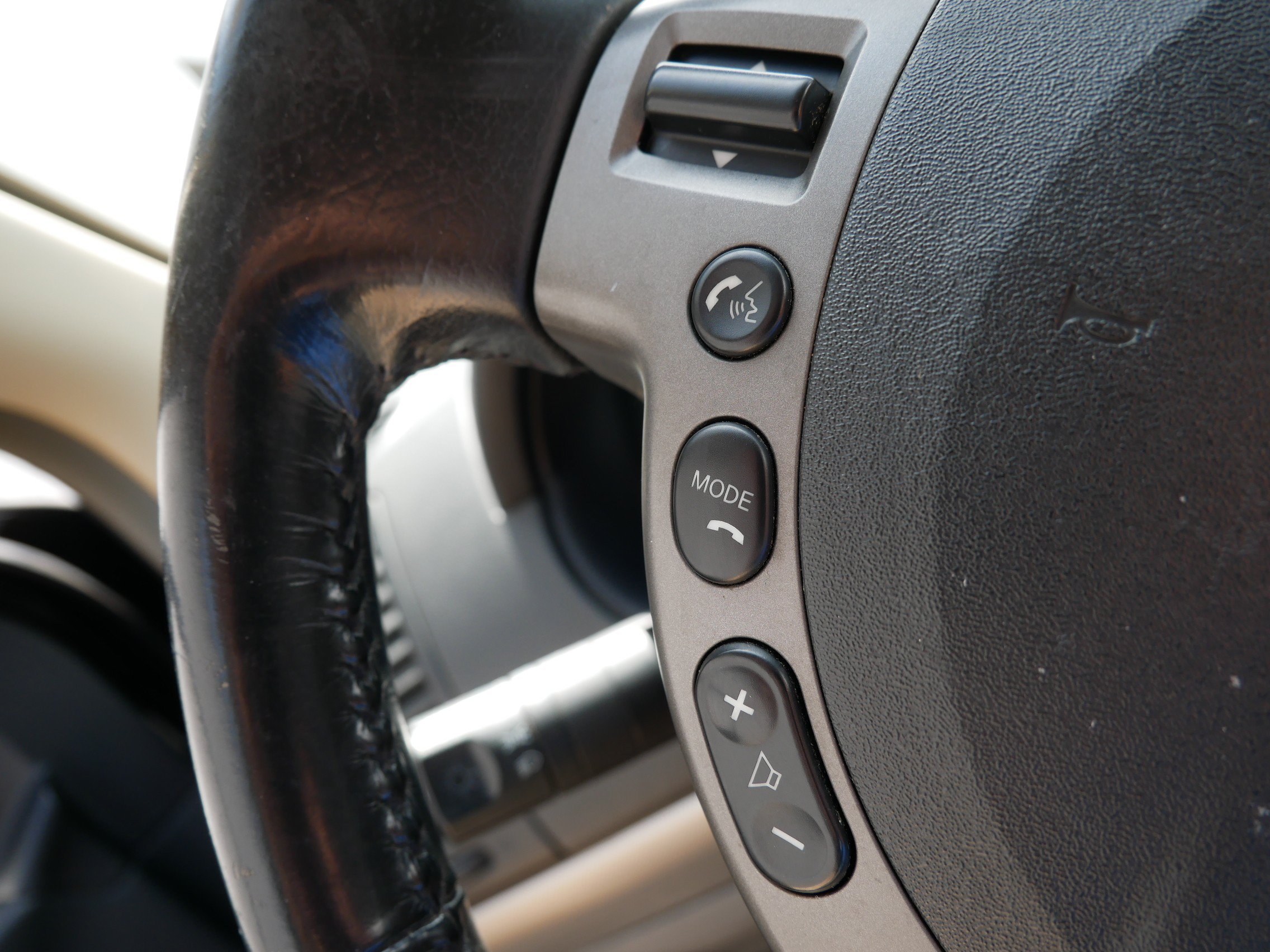 Used 2007 Black Nissan  image 25