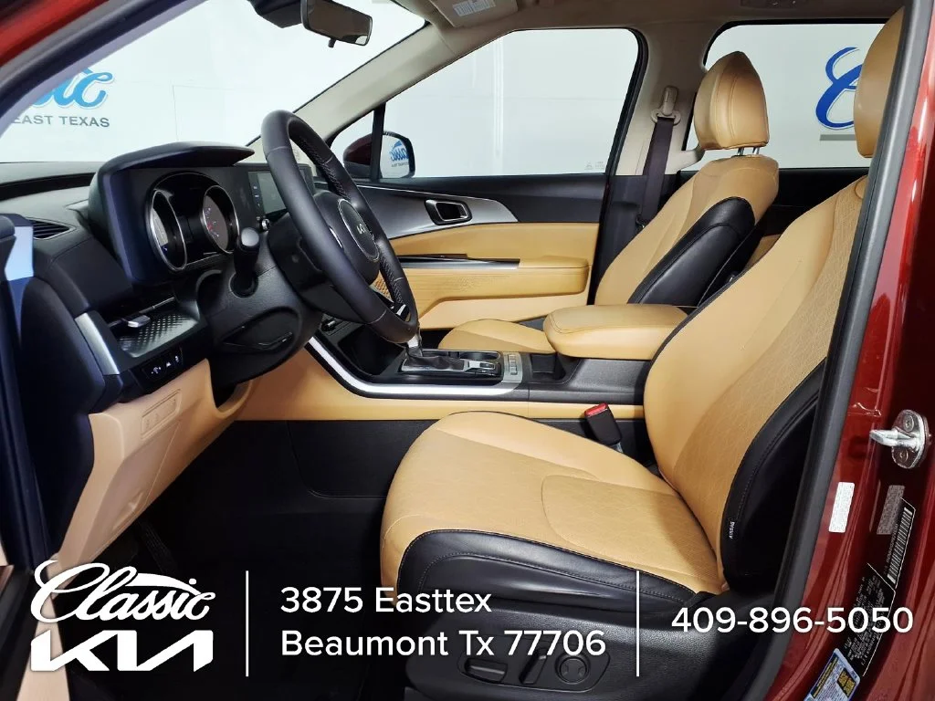Used 2023 Red Kia LX Seat Package image 7