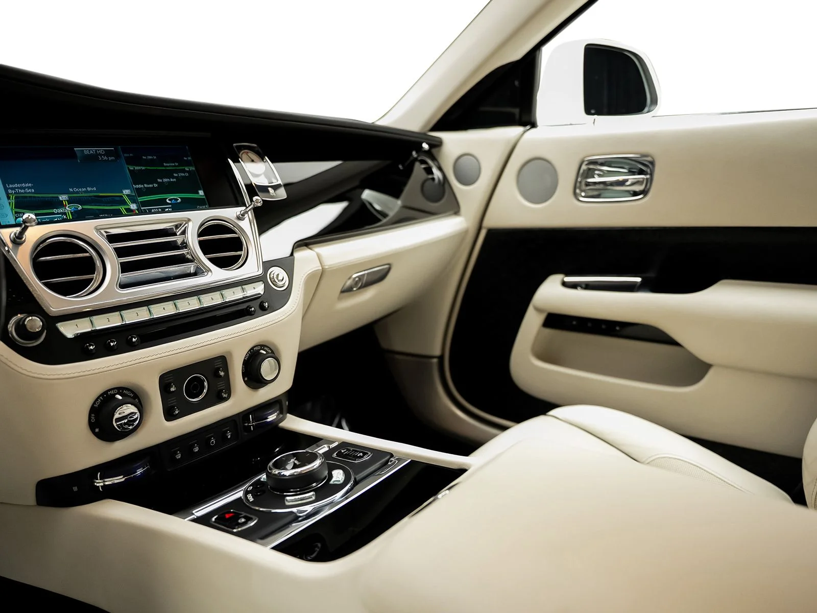 Used 2017 White Rolls-Royce Base image 41