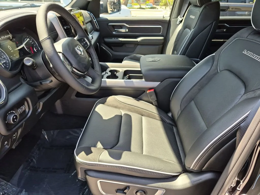 New 2026 Diamond Black Crystal Pearl-Coat Exterior Paint RAM Laramie image 10