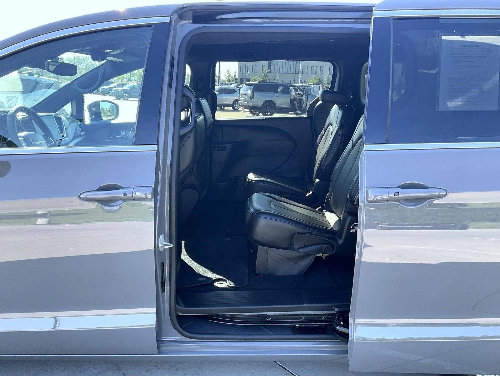 Used 2025 White Chrysler Select image 18