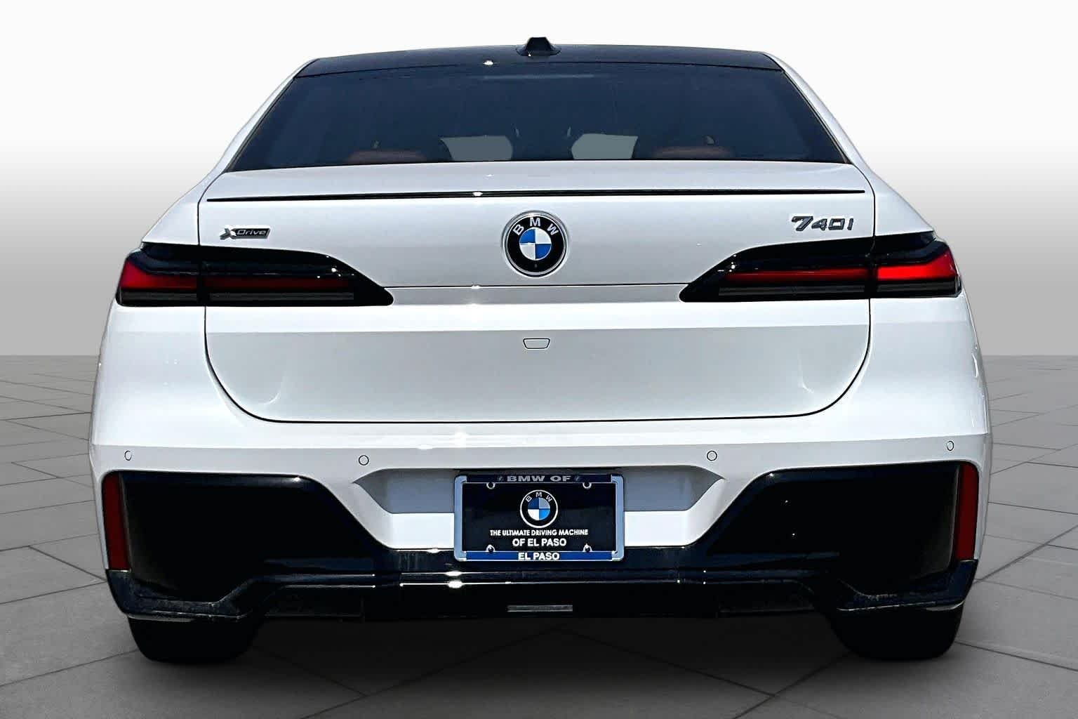 New 2026 Mineral White Metallic BMW 740i xDrive image 4