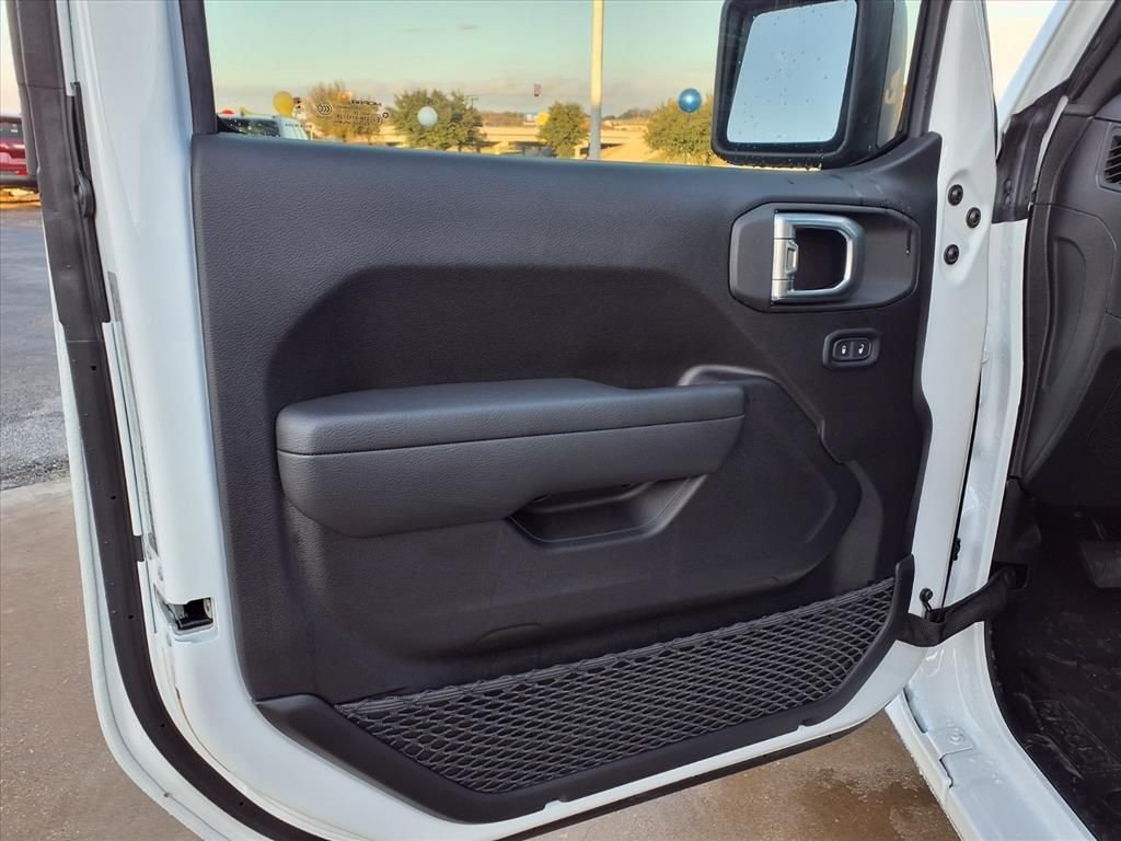 New 2026 Bright White Clear-Coat Exterior Paint Jeep Sport image 8