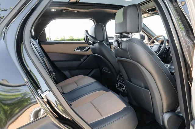New 2026 Santorini Black Metallic Land Rover Autobiography image 41