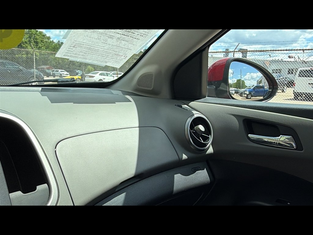Used 2016 CRYSTAL RED TINTCOAT Chevrolet LT image 16