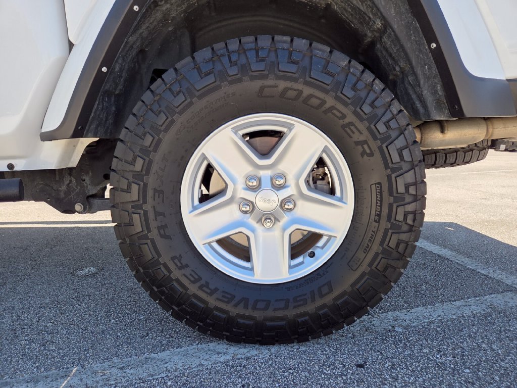 Certified Used 2022 Bright White Clearcoat Jeep Sport S image 20